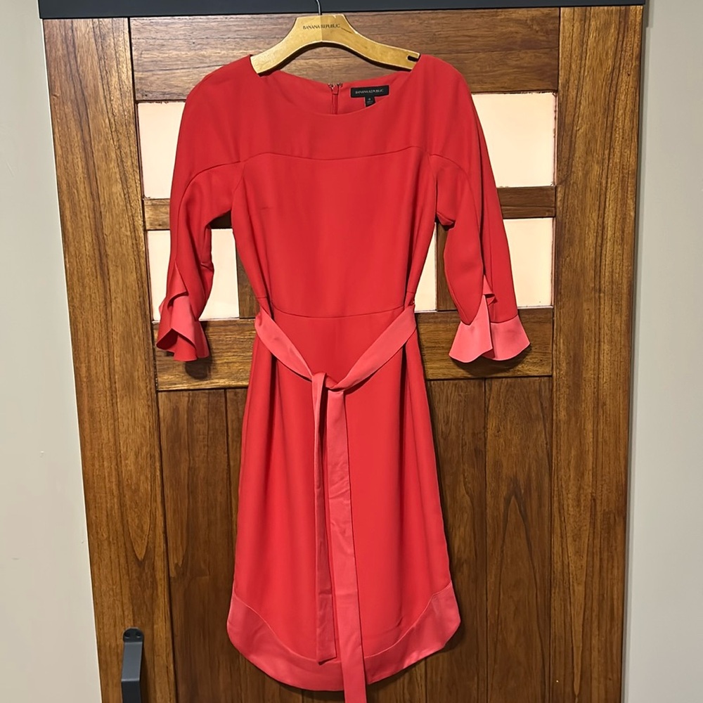 Coral dress with 3/4 sleeves. Size 0 Banana Republic